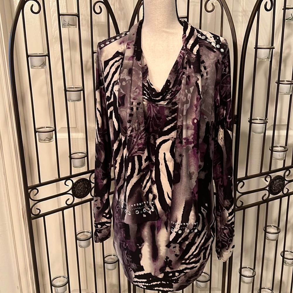 Purple tones pullover top